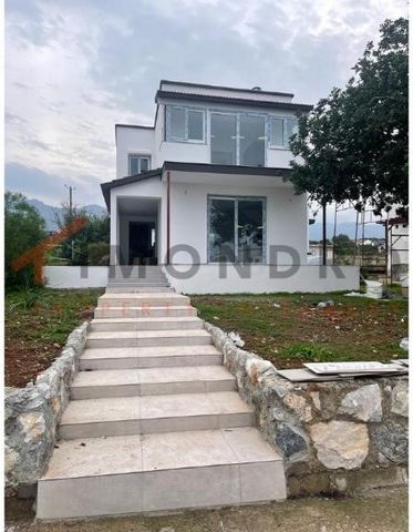 A stunning sea view comes with this property. The beach is easily accessible from this property and approx. 500 m away. The closest airport is approx. 50 km away. The house provides a size of 130 m². In total there are 3 rooms and 2 bathrooms. All ro...