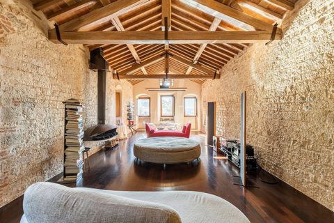 In the heart of the historic center of Gubbio, just a few steps from Palazzo dei Consoli, Piazza Grande and the main monuments, is the prestigious complex of San Marziale, a former Benedictine monastery dating back to the 14th century, which has rece...