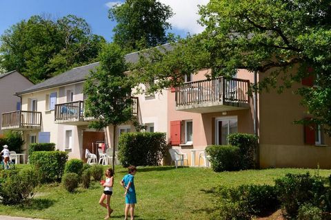 This comfortable apartment is located in the three-star residence Le Hameau du Lac. The residence is 600 metres from the pleasant village of Rignac and a mere 50 metres from Lake Peyrade where you can enjoy fishing. The apartment is housed in linked ...