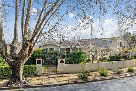 CHARISMATIC GARDEN RETREAT OF WINE COUNTRY VIBES! #1 Location of Lower San Mateo Park! Easy walk to Burlingame Avenue (0.8 mile to the Apple Store), walk to Pershing Park (3 blocks), and enjoy this treasured ambiance famous for its island roundabouts...