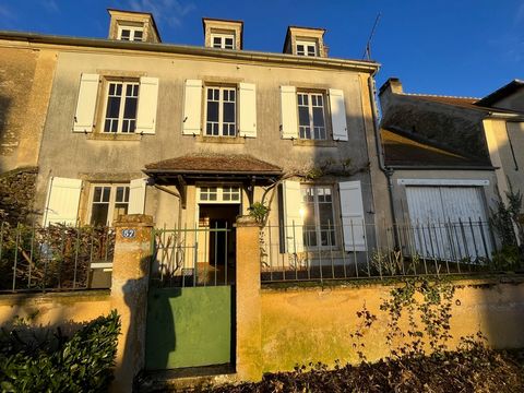 Exclusively, in Vassy-Etaule (5.5 km from Avallon), Charming stone house to renovate composed as follows: Entrance to living room, dining room, kitchen, bathroom, WC, boiler room/workshop and access to the vaulted cellar. Upstairs, by a beautiful sto...