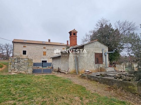 For sale is a renovated, unfinished traditional Istrian stone house in a small village near Vodnjan. The house has a building permit from 2007 and has been renovated to the basic Rohbau stage. The size of the house is 15*6.75=101 m2 gross floor plan ...