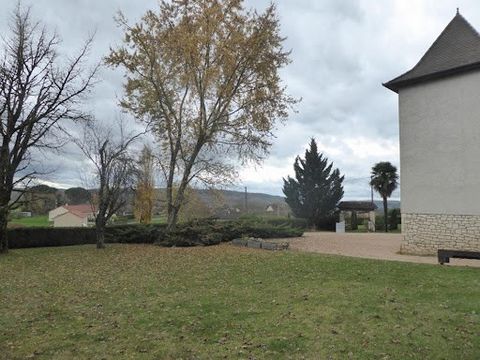 Valérie SCHUHMACHER offers you in Exclusivity in the Lot, near MARTEL 46600, a beautiful property with 5 bedrooms, complete finished basement, an outbuilding and a vast plot of land of nearly 4000 m2 totally enclosed at the price of 367 500 euros age...