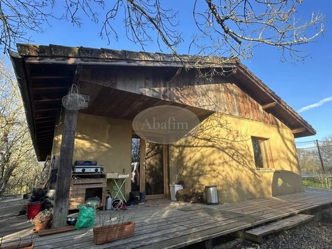 30 minutes from Auch and 1 minute from one of the most touristic towns in the Gers, market gardening property on more than one hectare of organic land for decades. The property offers on more than 11,000 m² a bio-climatic house in recent earth and st...