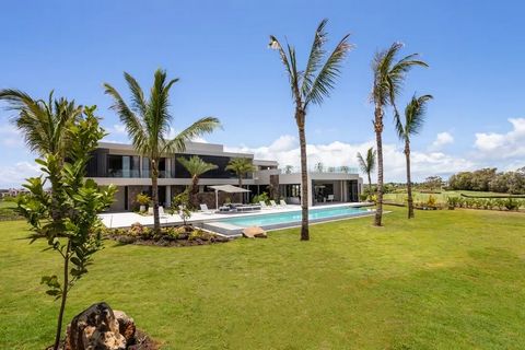 A contemporary work of architecture nestled between holes 13 and 14 of the exclusive golf course. Set on a generous 2112 m² plot, this 726 m² residence offers sumptuous living space and perfect harmony between aesthetics and functionality. At the ent...
