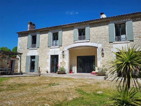 This attractive stone house is on the edge of the pretty riverside town of Jarnac with all its facilities. The house has been tastefully renovated and has a large garden with courtyard and pool. There is a large fitted kitchen (23m2), a dual aspect l...
