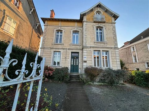 Fantastic opportunity to purchase and restore a large 4 level townhouse with garden in the centre of Bellac. Large bright entrance, hallway, 4 reception rooms, 2 which interconnect, and a wc on the ground floor. 4 large bedrooms, with 3 small rooms w...