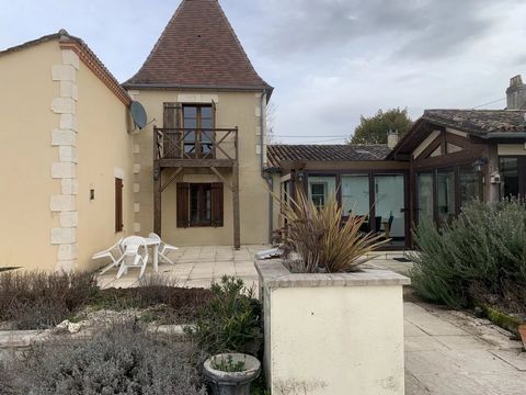 Situated 13km from all amenities, this stone ensemble comprising a house and its gîtes with views over the countryside is just waiting for you!!!! The main house comprises 4 bedrooms, 2 of which have their own bathroom, which would also allow a bed a...