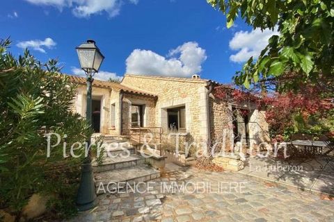 Discover with your Pierres & Tradition agency in Luberon this beautiful house located in a fully secure luxury hamlet in the town of Roussillon. This charming stone house is made up of a large bright living room of 50 m² with a beautiful equipped kit...