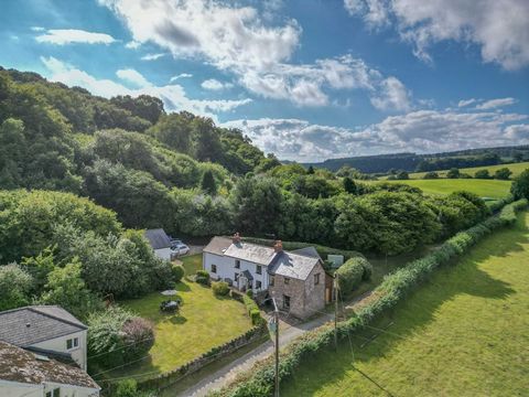 In a tranquil spot near ancient Wentwood Forest, this lovely four-bedroom country cottage has been sympathetically converted and extended from a modest, nineteenth century farmhouse and its adjoining stable. Oaklands provides well-presented, family-s...