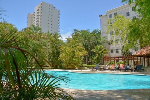 More than an apartment, you will be acquiring the many benefits of Club Hemingway membership, an exclusive private complex, equipped with a private beach, 5 swimming pools, 6 first-class restaurants, 2 gyms, equestrian center and much more. This cozy...