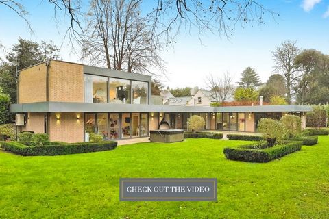 INVITING OFFERS BETWEEN £1,100,000 - £1,200,000Check out the video!! A SUBSTANTIAL HOME OF SIGNIFICANT ARCHITECTURAL MERIT DISCREETLY TUCKED AWAY SET IN A MATURE SOUTH FACING PLOT Located in a secluded area, close to the heart of Kirk Ella, this gran...