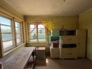 Price: €19.900,00 District: Pleven Category: House Area: 200 sq.m. Plot Size: 2500 sq.m. Bedrooms: 4 Bathrooms: 1 Location: Countryside The village is located between Pleven (35 km) and Cherven Bryag (22 km), there is a train station serving Sofia-Va...