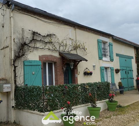 10 minutes from Sancerre in the middle of a small hamlet very pretty farmhouse in perfect condition and immediately habitable double glazing overlooking a wooded garden with fruit trees Inside: living room with fireplace, equipped kitchen 4 bedrooms,...