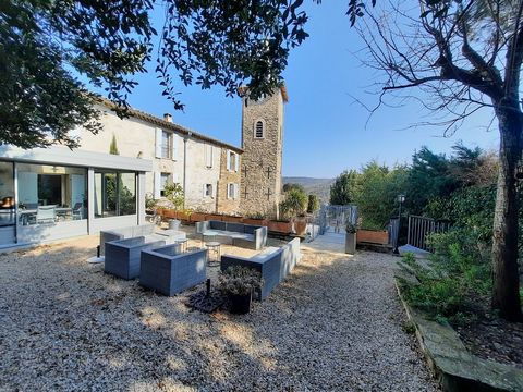Instant love for this superb character house, which used to be a presbytery dating from the 17th century. Updated to modern-day comfort, the renovated living space offers room to four/five bedrooms and four bathrooms. The beautiful and private outsid...