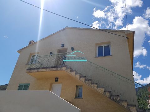 Cervioni, Stunning view, T4 apartment on the 2nd floor of 93 M2 with garage and garden of 45 M2. Cervioni village, Very nice apartment T4 of 93 M2 very good condition, including 1 living room / fitted kitchen of 45 M2 access to 1 balcony of 12 M2, 2 ...
