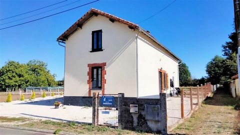 Recently restored light and airy 2 bed country house 130 m² set in a calm pretty hamlet only 10 minutes from the market town of Champagne Mouton, on a quiet road with 3500 m² of attached flat land with views over the countryside. Ready for immediate ...