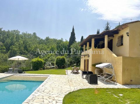 Very quiet and buccolic environment for this beautiful Provencal achievement, built in the rules of art and offering 4 main rooms treated with beautiful materials. The property is completed by a second apartment located on the ground floor and ends w...