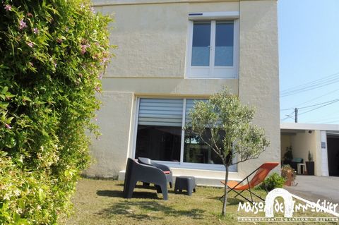 Située dans un quartier calme de St-Georges-de-Didonne en Charente Maritime, proche de Royan, cette maison offre un cadre de vie idéal pour une famille. Avec un jardin clos, un garage, un carport et un parking, vous avez tout l'espace dont vous avez ...