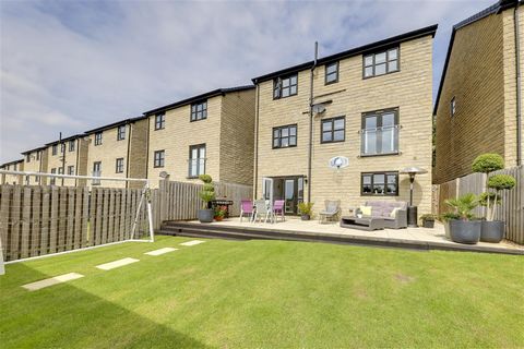 This stunning, 5 bedroom detached executive property, offers superb contemporary presentation throughout. Spacious accommodation is arranged over 3 floors, with superb views to the rear, perfectly located for Rawtenstall centre amenities. An excellen...