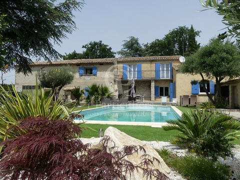 In the town of Allan, 5 minutes from Montélimar Sud. Come and discover this farmhouse of about 165 m2, located on a wooded and enclosed plot of 2390 m2. The visit starts in the entrance hall with a beautiful dressing area of more than 4 m2, as well a...