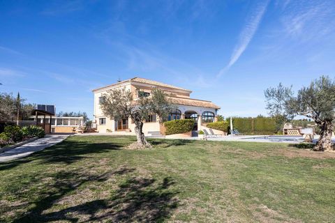 This equestrian property is close to all amenities, and just around the corner from Alhaurin El Grande and the surrounding towns of Coin and Cartama. Malaga is a short drive and the coast easily accessible by car. A convenient gateway between inland ...