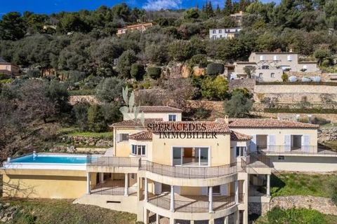 Sole Agent. Spéracèdes, beautiful villa about approx 210 sq.m on two level and build on a land of approx 2 400 sq.m. Quite and located in a sought-after area, the villa offer a superb panoramic view. The house included a large living room open onto a...