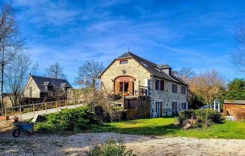 EXCLUSIVE TO BEAUX VILLAGES! This renovated farmstead, located just 8 kilometers from Villefranche de Rouergue, offers a blend of traditional and modern living on a spacious 6500 square meter plot with stunning views of the Aveyron countryside. The m...
