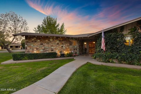 Quintessential Downtown Chandler Living On A LARGE ½ Acre Homesite On One Of The Most Desirable Streets In The Historic Tyson Manor! ON FLOOD IRRIGATION! This Home is An Absolute Jewel! Classic 1956 Mid-Century American! Architectural Elements Includ...