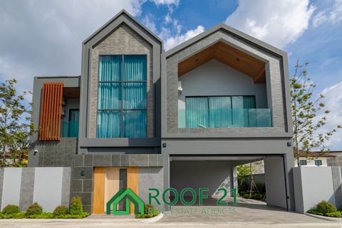 Welcome to this exquisite residential development in Pattaya, Thailand, offering modern luxury and serene living. Situated near Na Kluea Beach, it strikes the perfect balance between urban convenience and suburban tranquility. With 8 private plots of...