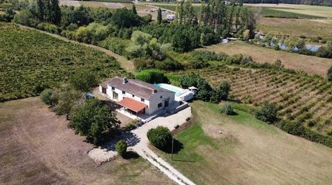 EXCLUSIVE TO BEAUX VILLAGES! Nestled in the heart of the Saint-Émilion region, this lovely 5-bedroom farmhouse is ideally situated between Bergerac and Bordeaux, offering a perfect blend of countryside tranquility and convenient access to two vibrant...