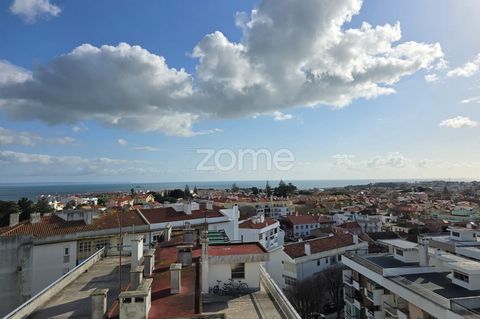 Identificação do imóvel: ZMPT565139 Located in Oeiras, on a quiet street, this apartment is located in a building with 2 elevators. Comprising entrance hall, living room, kitchen with laundry area, pantry, 3 bedrooms with fitted wardrobes, 2 complete...