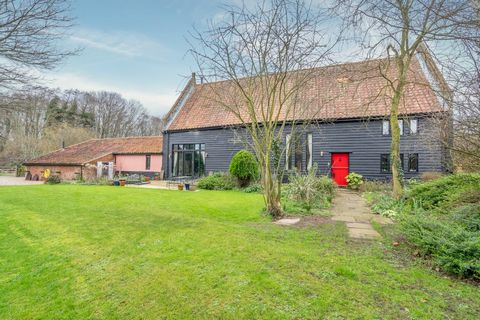 A magnificent Tudor barn that’s been lovingly converted and recently comprehensively renovated, this is a home that perfectly blends modern comfort with traditional character. A stunning property sitting in around an acre of very private gardens, dow...