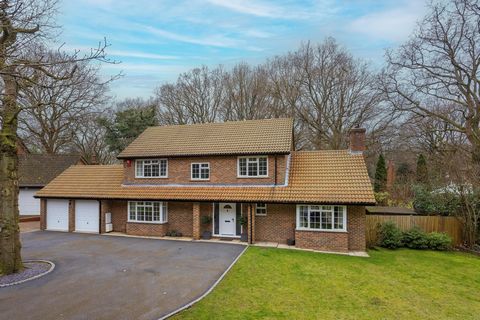 A well presented and spacious four bedroom detached family home with a large private rear garden and potential to extend (STP), located within the sought after semi-rural Bedfordshire village of Studham, voted one of Britain's most desirable villages...
