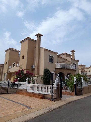 Fantastic opportunity! We are happy to present you this beautiful semi-detached house for sale on the Costa Blanca, in the famous San Miguel de las Salinas! A house that has been renovated and well located with an area of 112m2! with three bedrooms a...