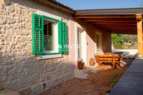 In the vicinity of Barban, in a small picturesque village overlooking the Bay of Raš, this beautifully renovated autochthonous Istrian house is for sale, located on a plot of 472 m2. The yard is completely fenced and landscaped, and a hedge of Leylan...