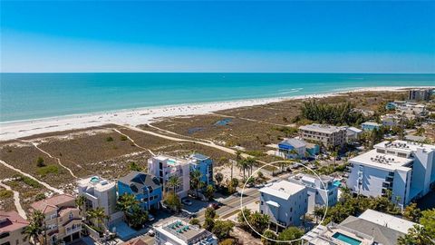 Immerse yourself in the epitome of beachside living with Family Tides, situated on the prestigious Beach Rd on Siesta Key. This stunning property harmonizes luxury, convenience, and income potential into an unparalleled coastal retreat. Perfectly pos...