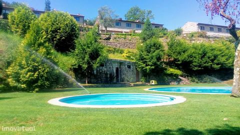 This passionate house is located in Gerês, Caniçada, full of glamour and charm. With a perfect sun exposure and a breathtaking view over the river and the mountain, This magnificent house is divided by two floors, first floor the bedrooms and a toile...
