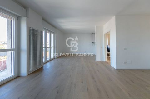 BUSTO ARSIZIO : SAN MICHELE AREA: HIGH FLOOR 3 ROOMS WITH TWO BATHROOMS IN PERFECT CONDITION In a condominium we offer a bright apartment completely renovated The apartment consists of: entrance hall, living room with open kitchen, two bedrooms, two ...