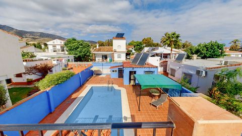 Located in Málaga. We present this wonderful Villa with Andalusian style, with 3 different spaces, a house with two floors, which could be independent from each other and an independent apartment. The lower part of the house consists of two bedrooms,...