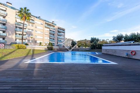 Lucas Fox presents this beautiful duplex penthouse with two terraces in a building with an updated and cozy design. The property is distributed over two floors and is located in a residential and central area of Sant Joan Despí. It is worth highlight...