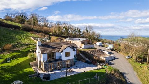 OVERVIEW Guyscliffe Farm has so much to offer and is perfect for those looking for a slice of the good life in the heart of the North Devon countryside. This fabulous 'lifestyle' home presents a range of different opportunities for the new owner and ...