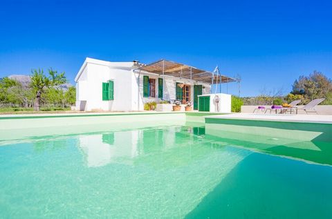 The 7,5m x 4,5m pool has salt water and a depth between 1,5 and 2m. On the terrace you can slumber in the Mediterranean sunshine, on one of the sun loungers, surrounded by almond trees. Just imagine when they are all in bloom! The terrain is fenced a...