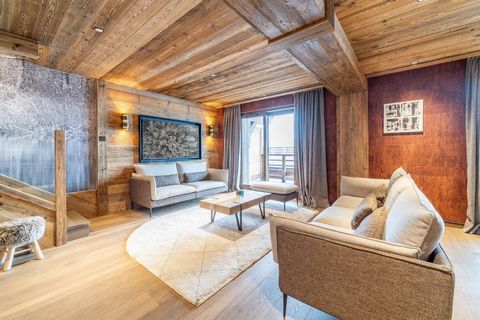 GADAIT International vous offre une opportunité exceptionnelle de devenir propriétaire de ce sublime appartement 5 pièces, situé à seulement 70 mètres de la piste de ski. Une résidence récente abrite ce bien de 159,51m2 Loi Carrez, offrant un cadre i...