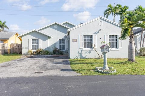 Lovely home, ready for new owners! This property will not disappoint, and features 4 spacious bedrooms, a separate one car garage, high ceilings, and more! Lots of natural light! Fenced backyard is perfect for entertaining. Property has brand new 202...