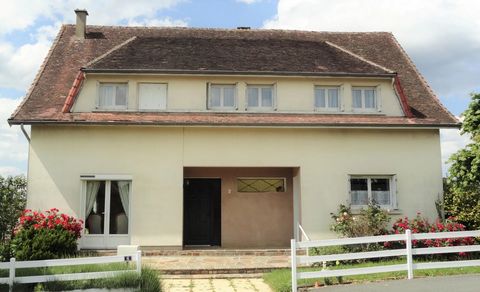 Large family house of 185m2 of living space on 2 levels, with 2 full basements of 95m2.  Solid construction from the 1970s, close to the town center, and all amenities, on a plot of 1000m2. On the ground floor: An entrance hall with cupboards, a kitc...