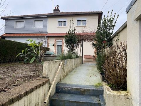 Exclusive! For sale Rouen terraced house Nestled in a peaceful area, this property will seduce you with its spaces. It consists of: Entrance, kitchen, living room, living room, bedroom, office, shower room, WC. Upstairs: two bedrooms, two offices, sh...