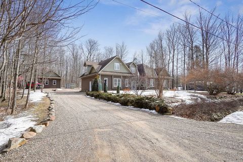 Recent and well built home. Quiet and safe street. The yard backs on the forest. The huge attached garage is ideal for a contractor, car collector, tinkerer or even as a playroom for the the kids and teens ! Oversized in height 8'10