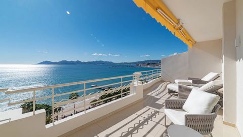 In one of the most sought-after residences on the Croisette, magnificent penthouse entirely renovated with high-end materials. With a surface area of approximately 90 m2, it consists of 2 bedrooms with their shower rooms as well as a master and a liv...