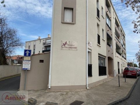 Agde (34300) Located at 27 rue de Legalite on the 2nd floor, 25 m2 apartment which is composed of a living room with kitchen which opens onto a 4 m2 balcony located at the rear of the quiet residence. Small bedroom area, a bathroom with shower and to...